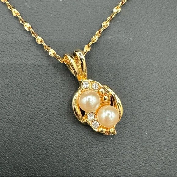 AVON Gold Plated Faux Pearl and Rhinestone Pendant Necklace - Picture 2 of 8